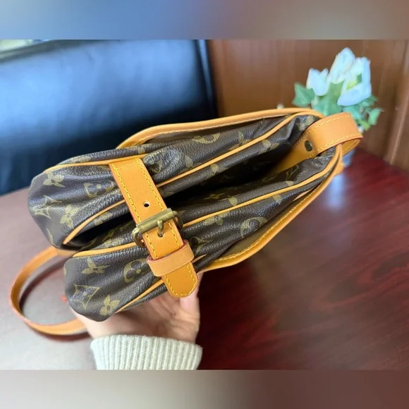 Louis Vuitton Saumur 30 in Monogramπ§‘ - Picture 7 of 17